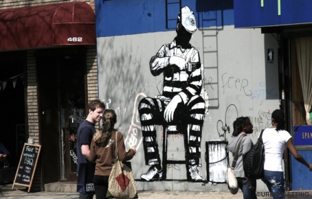 Dolk Prisoner Stencil Graffiti